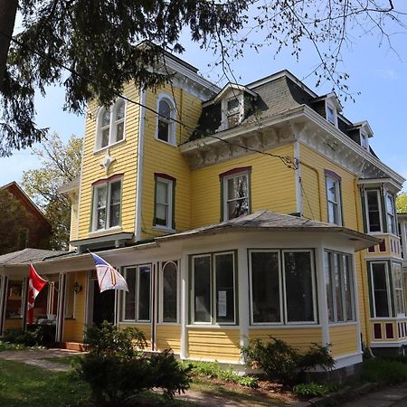Pangea House Bed and Breakfast Gananoque Exteriör bild
