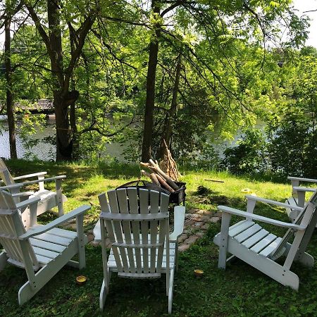 Pangea House Bed and Breakfast Gananoque Exteriör bild