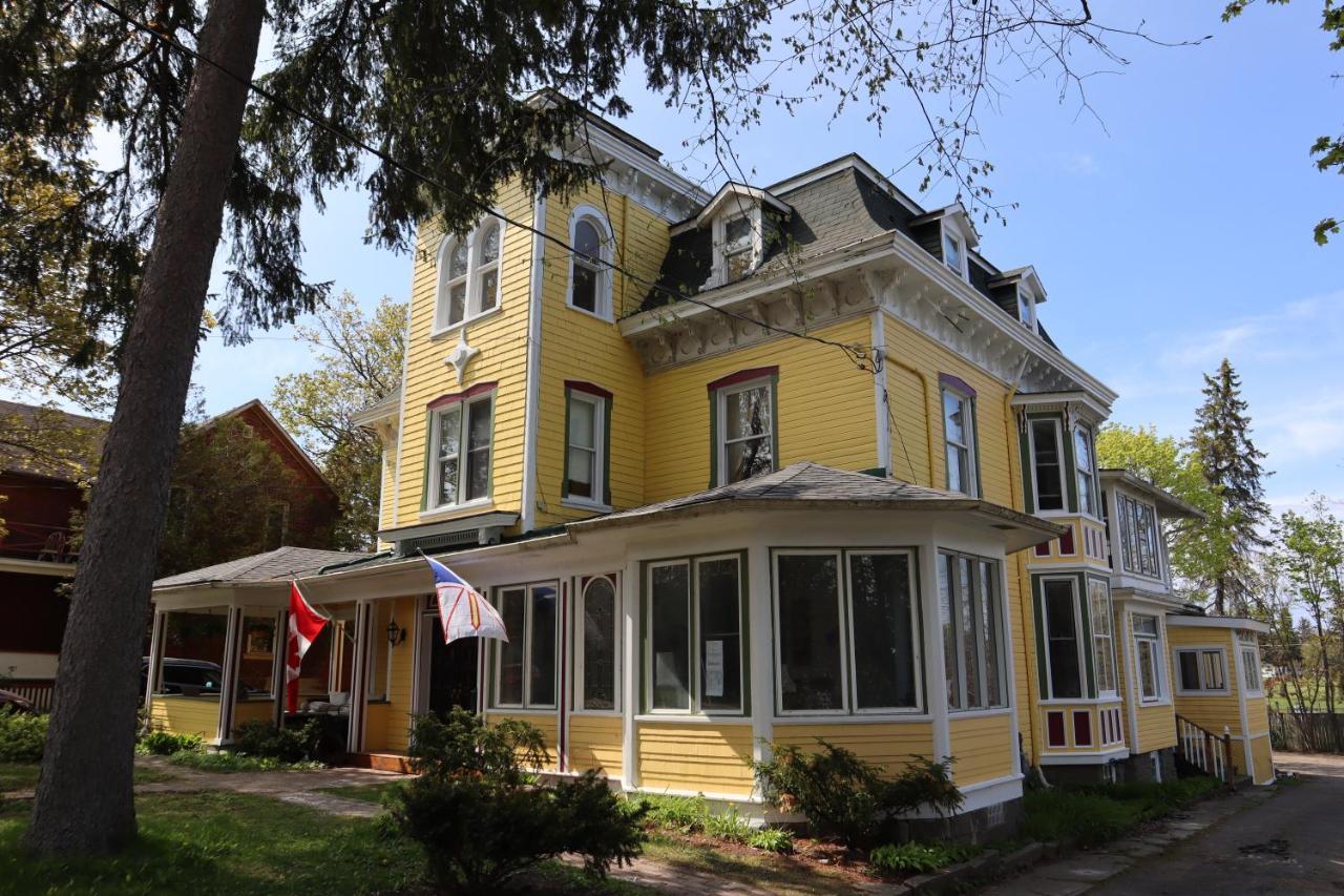 Pangea House Bed and Breakfast Gananoque Exteriör bild
