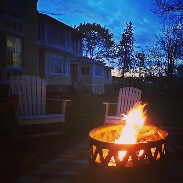 Pangea House Bed and Breakfast Gananoque Exteriör bild
