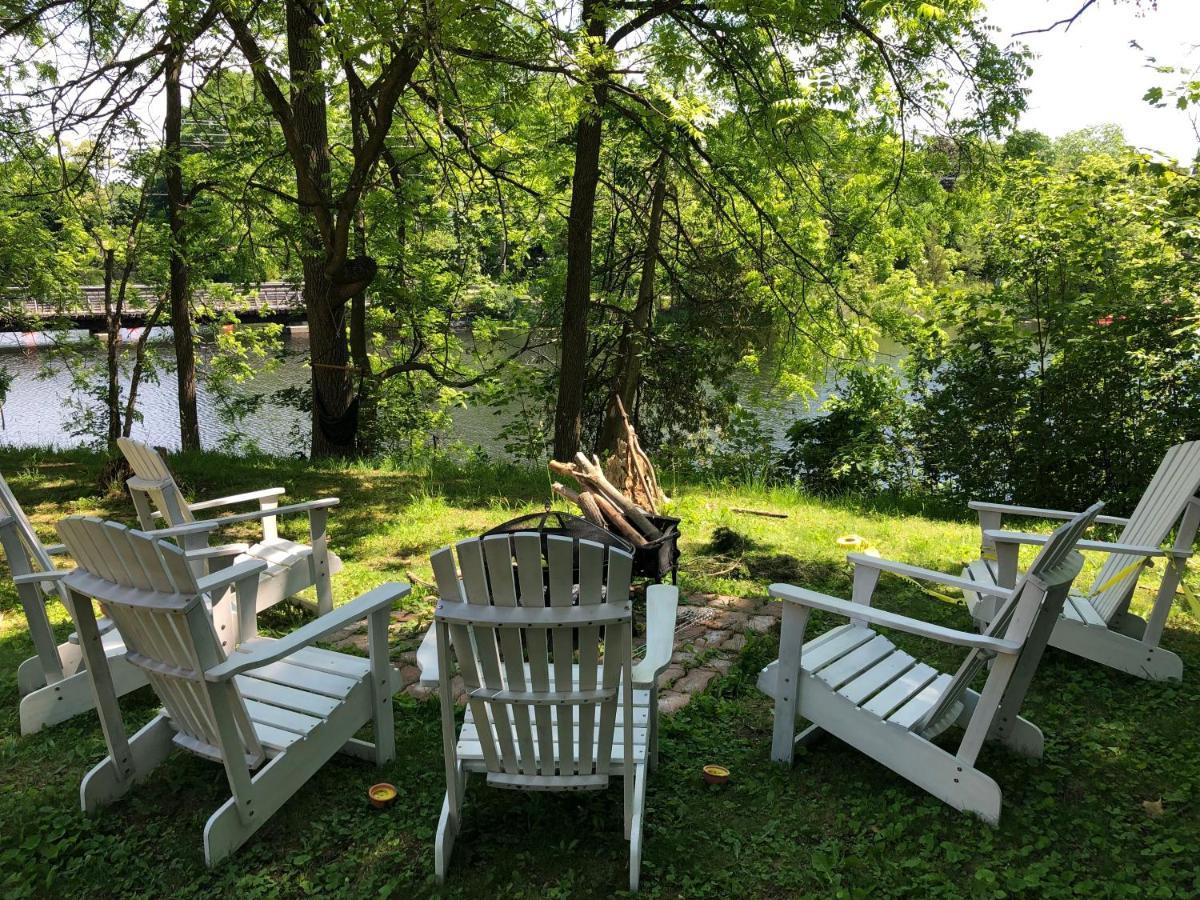 Pangea House Bed and Breakfast Gananoque Exteriör bild