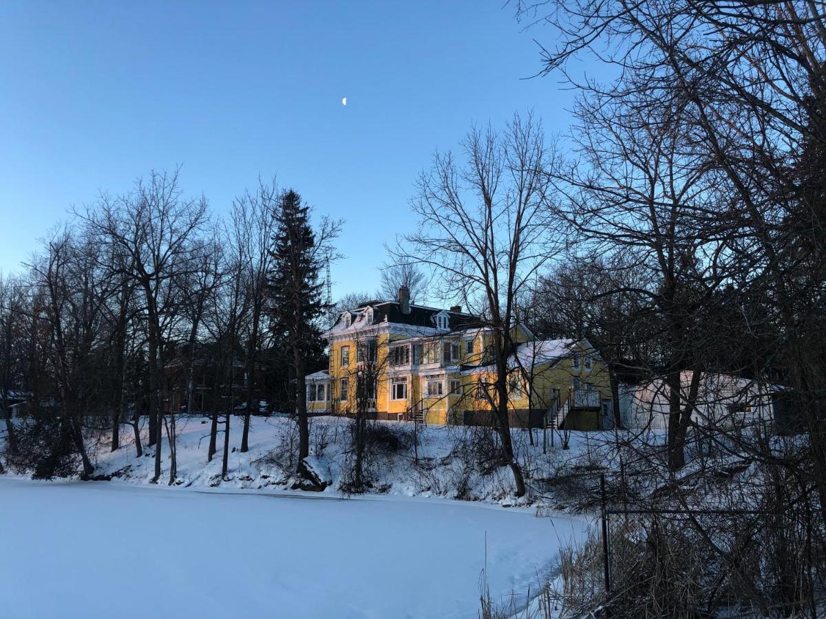 Pangea House Bed and Breakfast Gananoque Exteriör bild